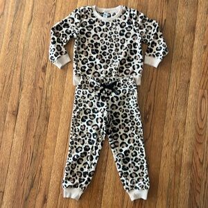 🐆PJs🐆 Leopard Print Pajamas Oufit Long Sleeves Shirt + Pants Old Navy Pajamas XS